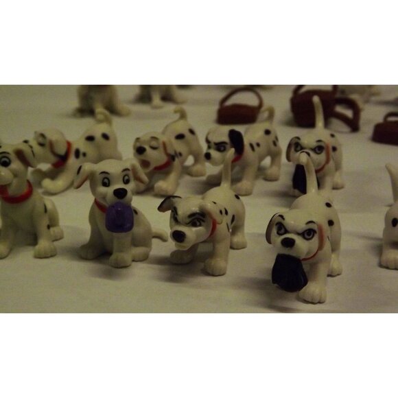 101 Dalmatians Miniature Figurine Set With Accessories 37 Pieces Lot - Picture 8 of 12